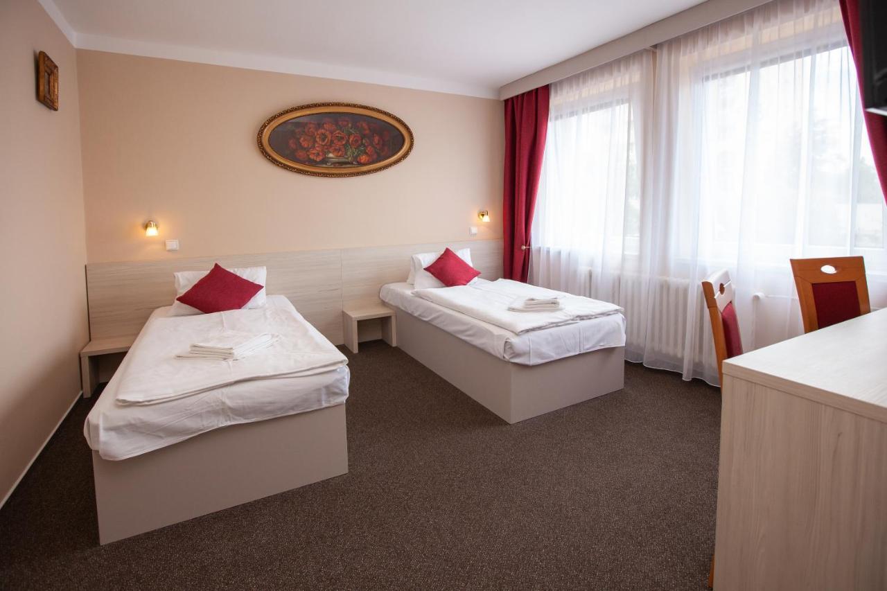 Hotel Stella Plzeň Extérieur photo